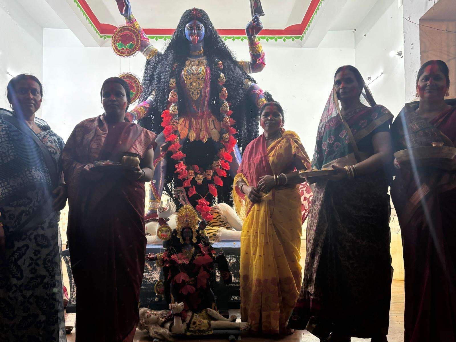 विसर्जन जुलूस निकाल कर मां काली को दी गयी विदाई