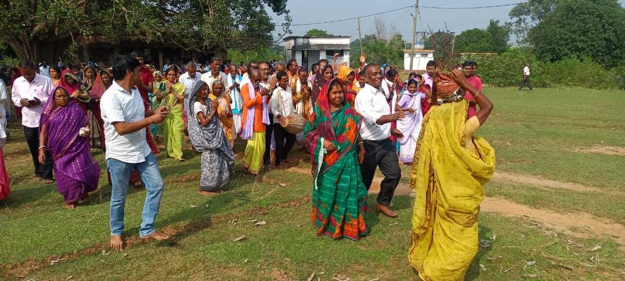 श्रद्धालुओं ने पहाड़गोड़ा मंदिर में की गिरि गोवर्धन की पूजा