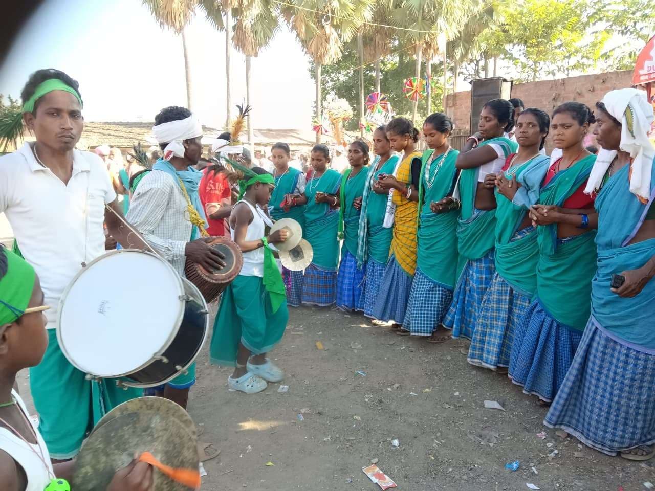 झंडा मेले में दिखी आदिवासी संस्कृति की झलक, कुर्सी रेस में दीपा व नृत्य में सोनी टुडू ने मारी बाजी