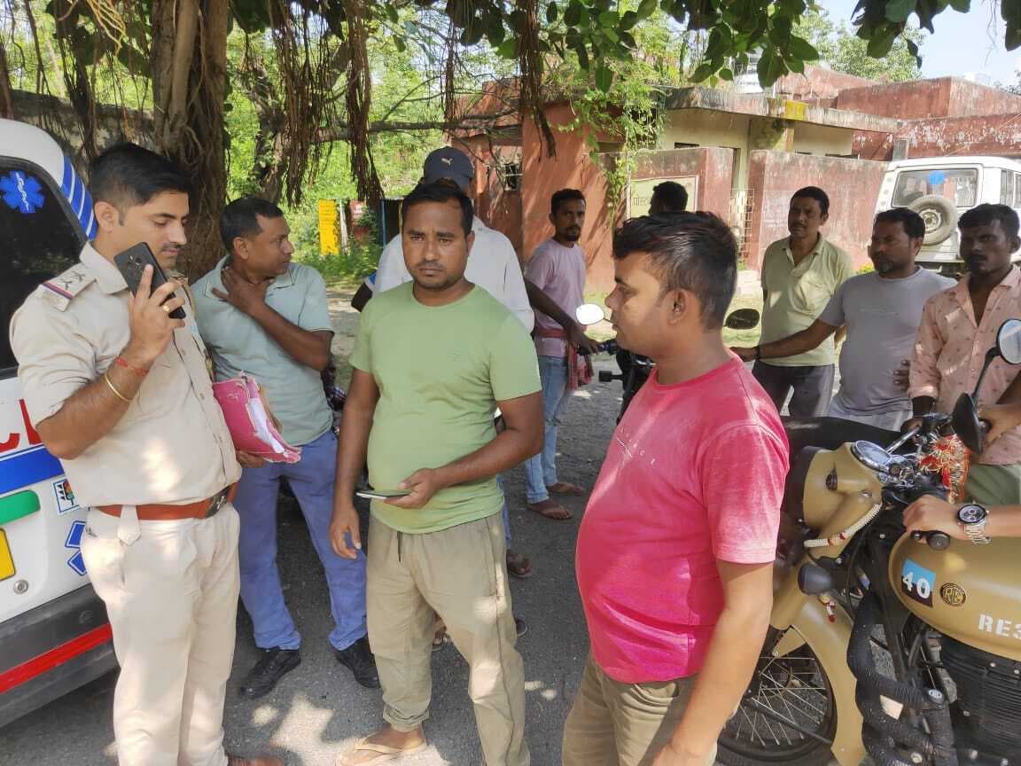 जमीन विवाद में सौतेले भाई की पीट-पीटकर कर दी हत्या