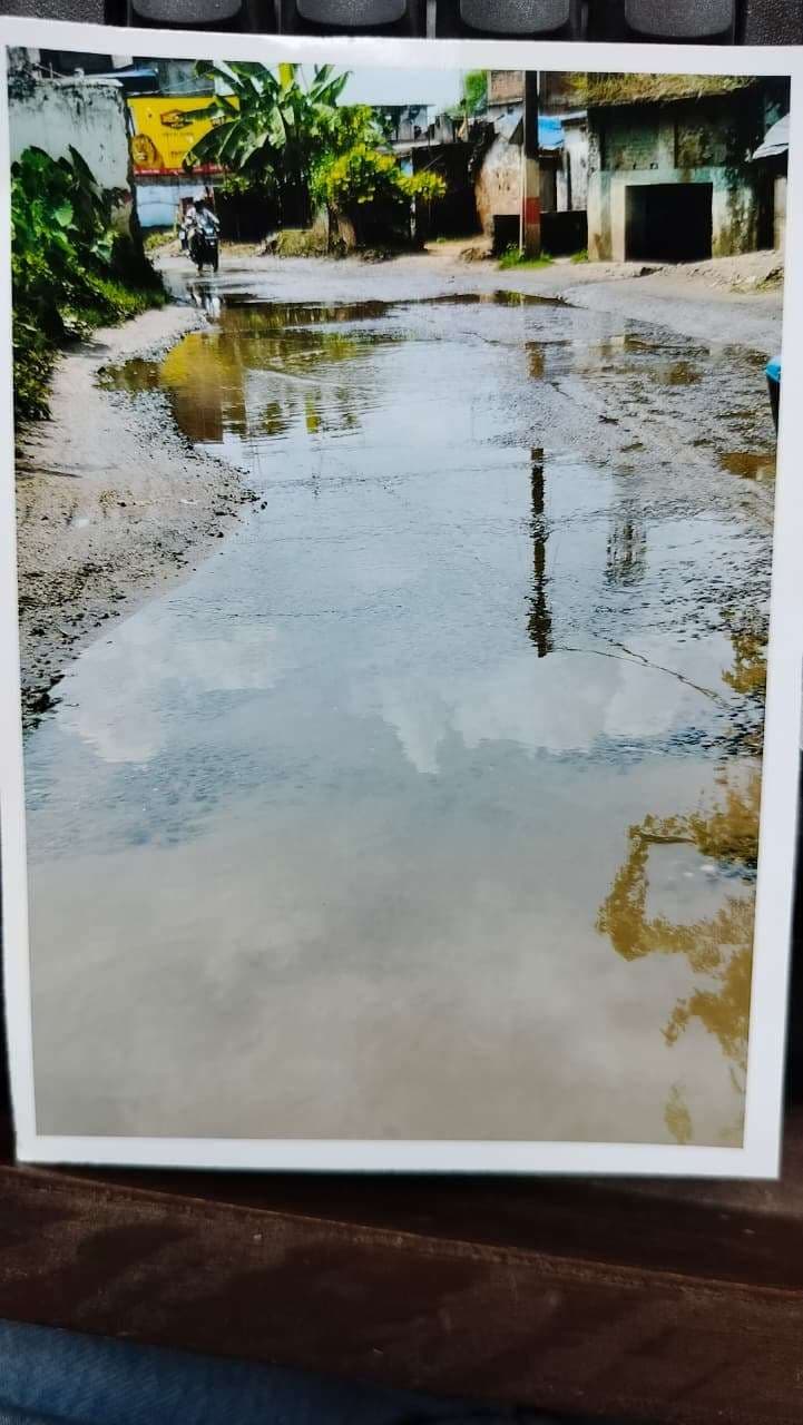 Deoghar news : नावाडीह की सड़क नाले में तब्दील, चार दिन बाद छठ, कोई सुनवाई नहीं