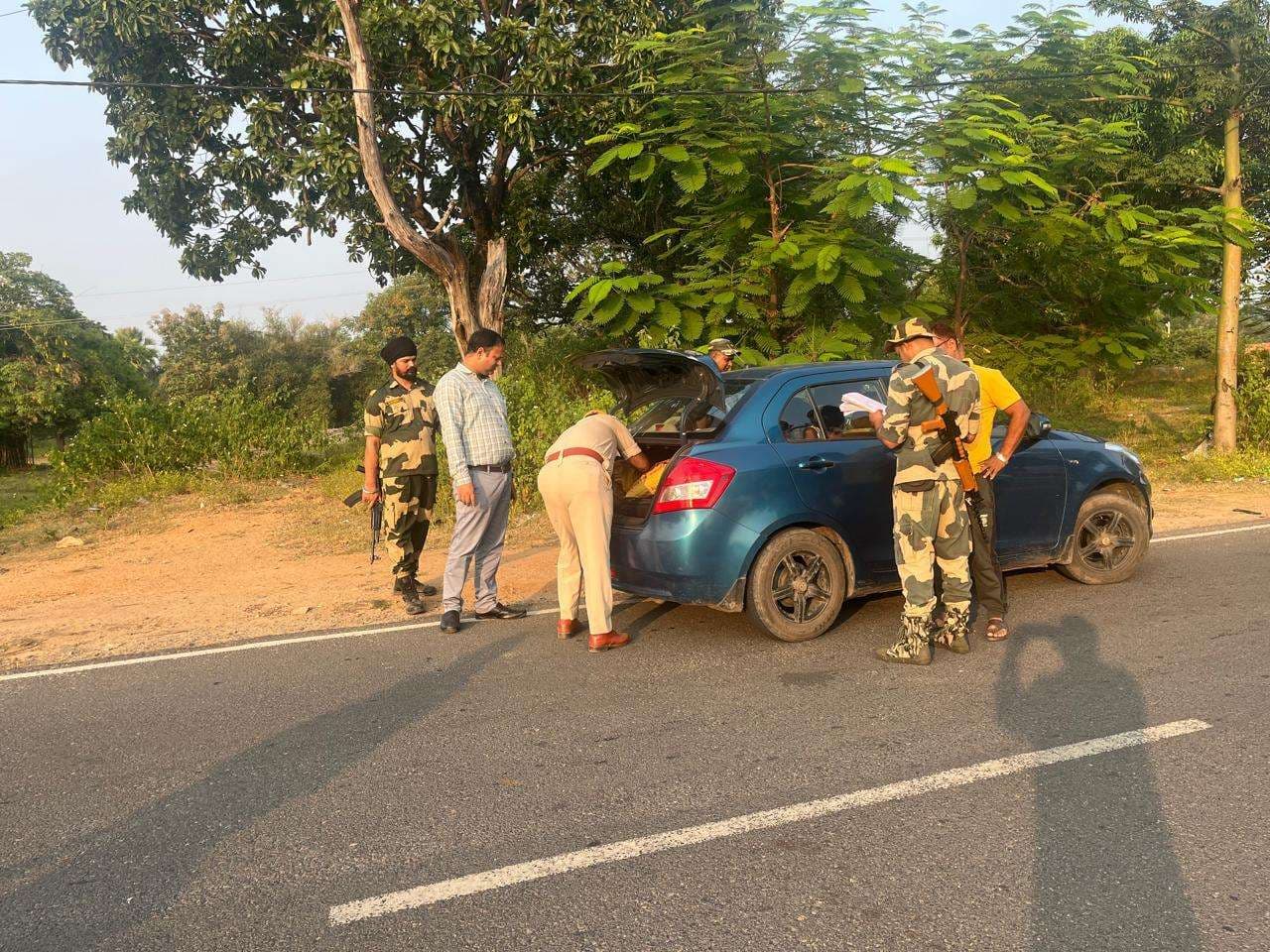 तेतरिया चेकपोस्ट पर सीओ ने चलाया वाहन चेकिंग अभियान