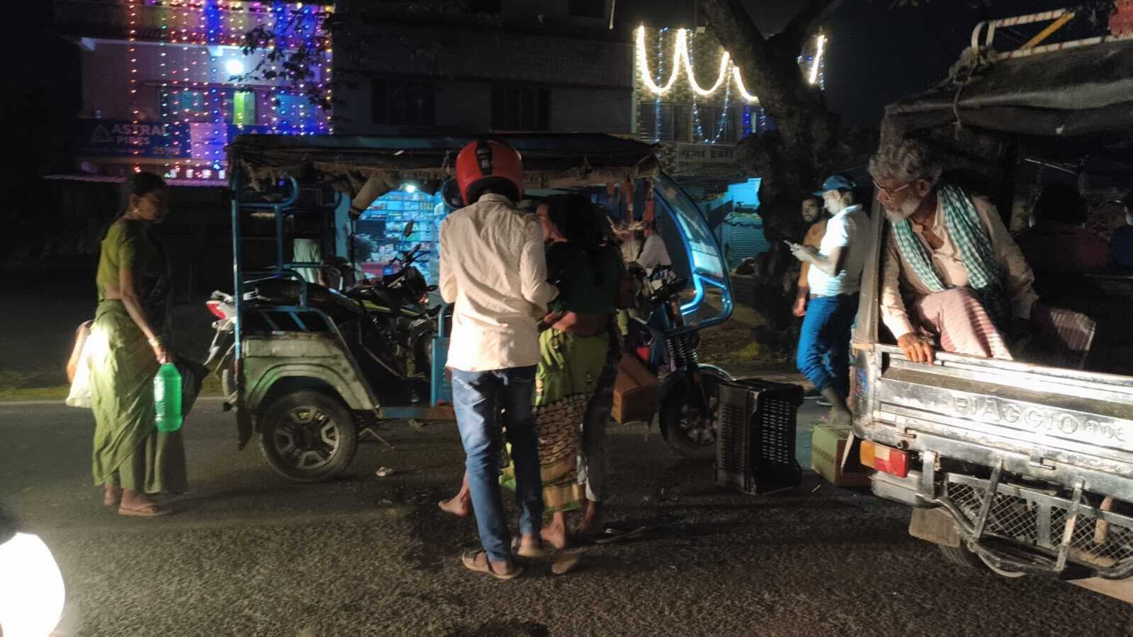 दो ई-रिक्शा की आमने-सामने टक्कर में महिला घायल