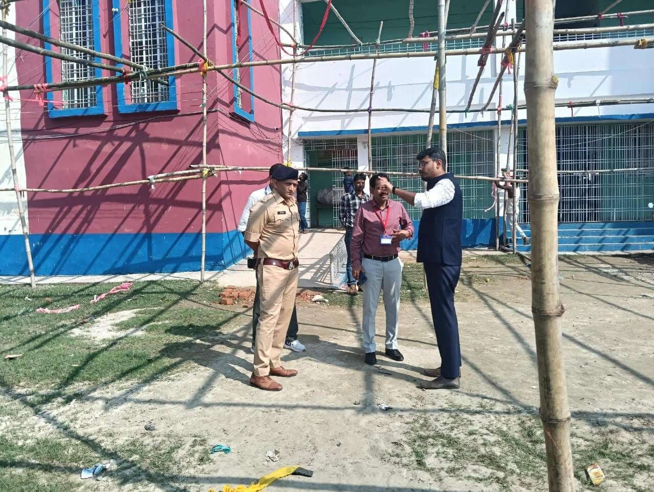 Madhubani News : चुनाव प्रेक्षक ने इवीएम स्ट्रॉग सेंटर का किया निरीक्षण