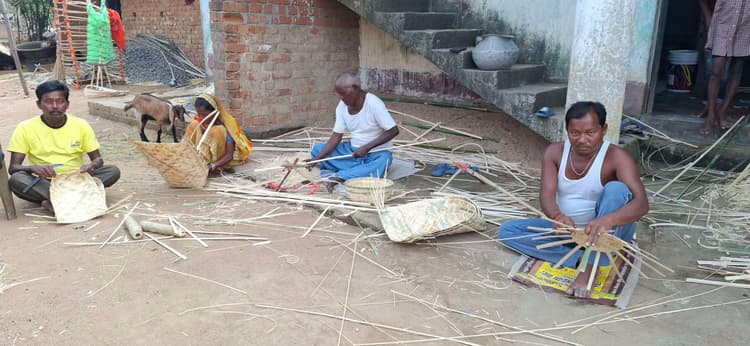 Giridih News: सूप, दउरा, डाला और पंखा की बढ़ी मांग