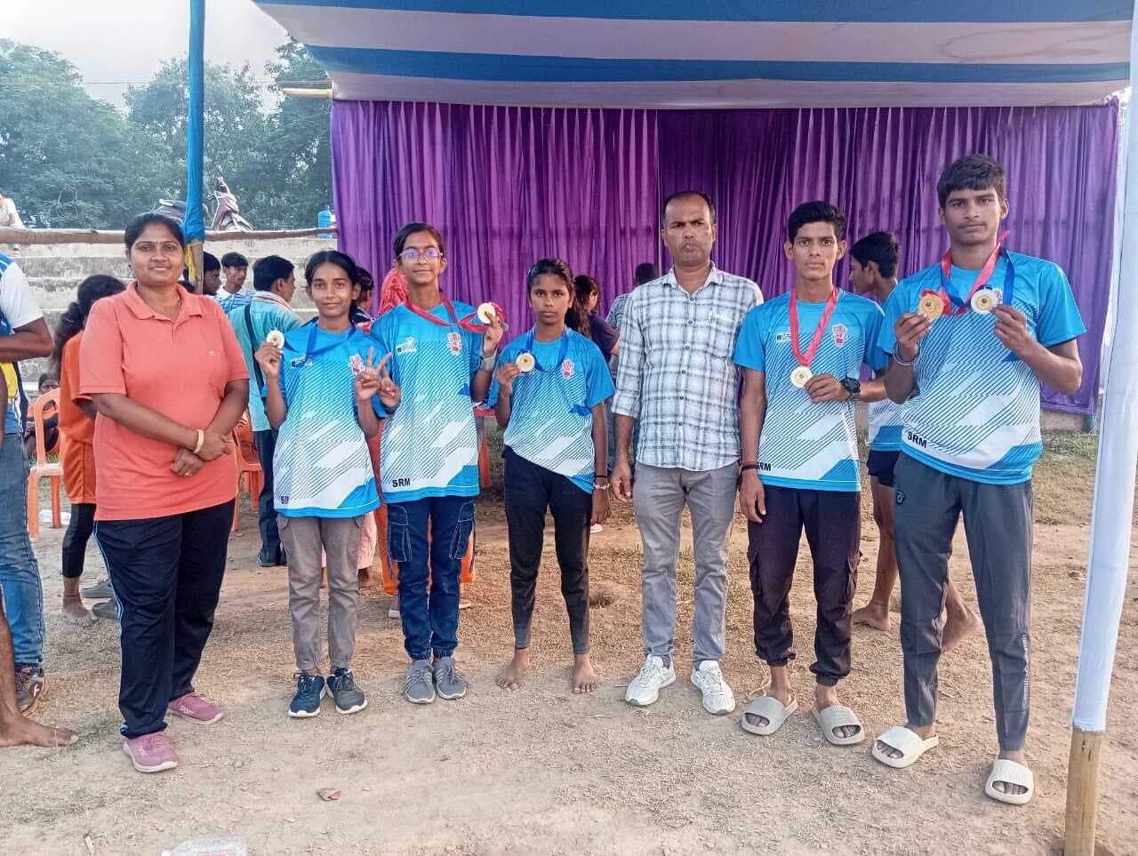 एथलेटिक्स में 100 मीटर की दौड़ में उज्जवल रहा प्रथम