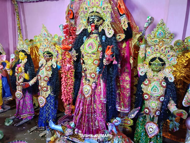 Madhubani News : तीसरे दिन भी काली पूजा करने उमड़े श्रद्धालु