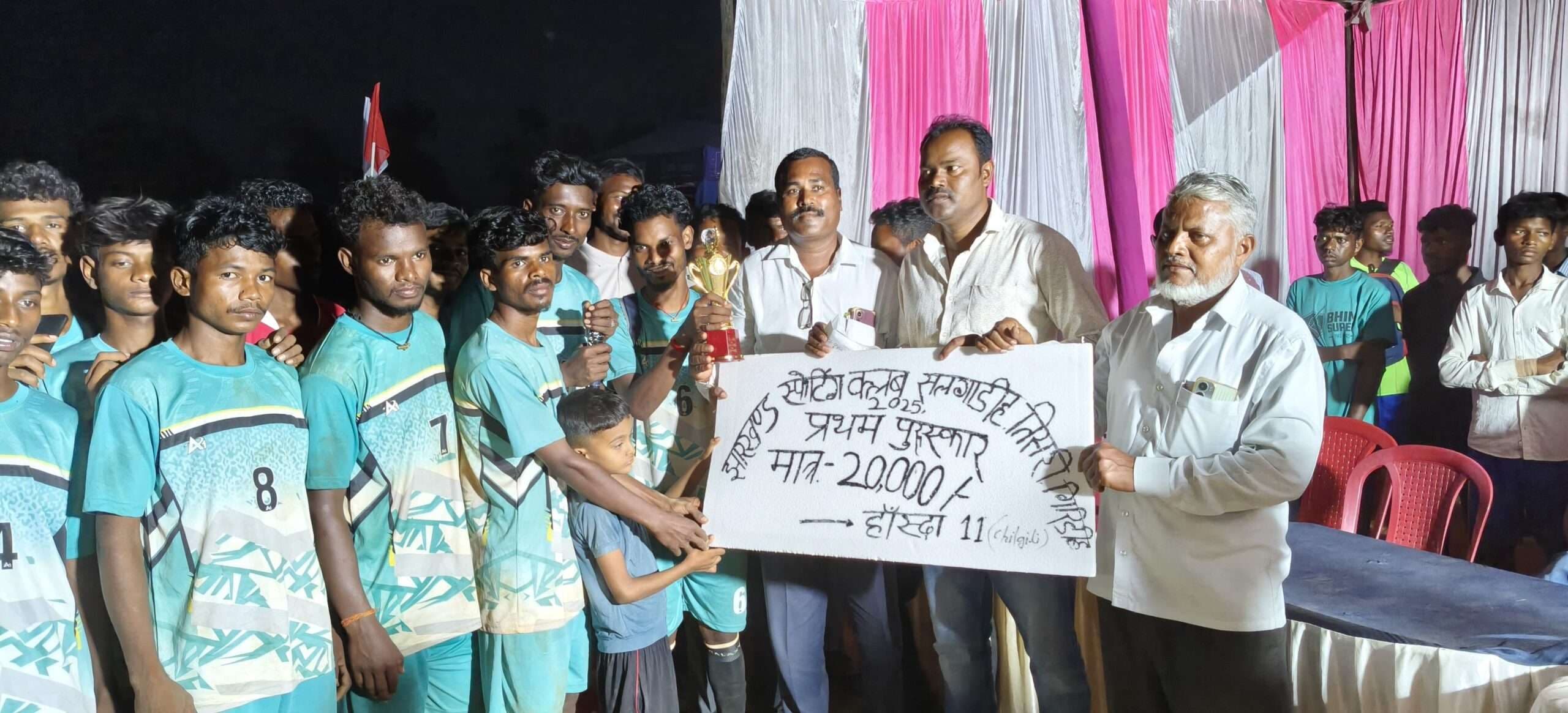Giridih News: हांसदा 11 चिलगिली की टीम का फुटबाल टूर्नामेंट पर कब्जा