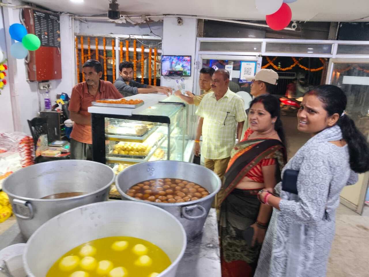 Madhubani News : बहन - भाई का पर्व भातृद्वितिया आज, बहन से भाई लेंगे न्योत