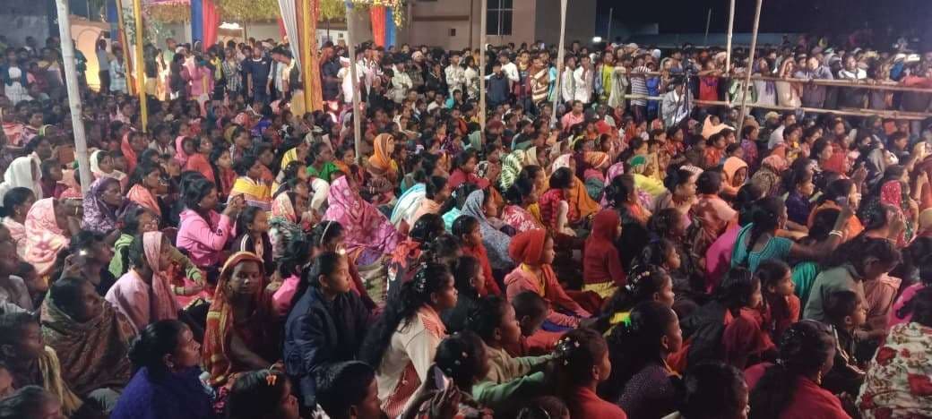 Seraikela Kharsawan News : बड़ाबांबो में मां श्यामा काली पूजा के 50 वर्ष पूरे, झूमर कार्यक्रम में झूमे लोग