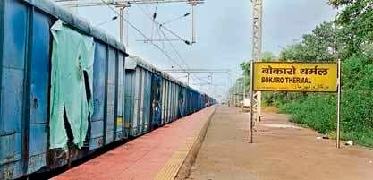 Bokaro News : ड्यूटी टाइम पूरा होने पर मालगाड़ी खड़ी कर चले गये चालक व गार्ड