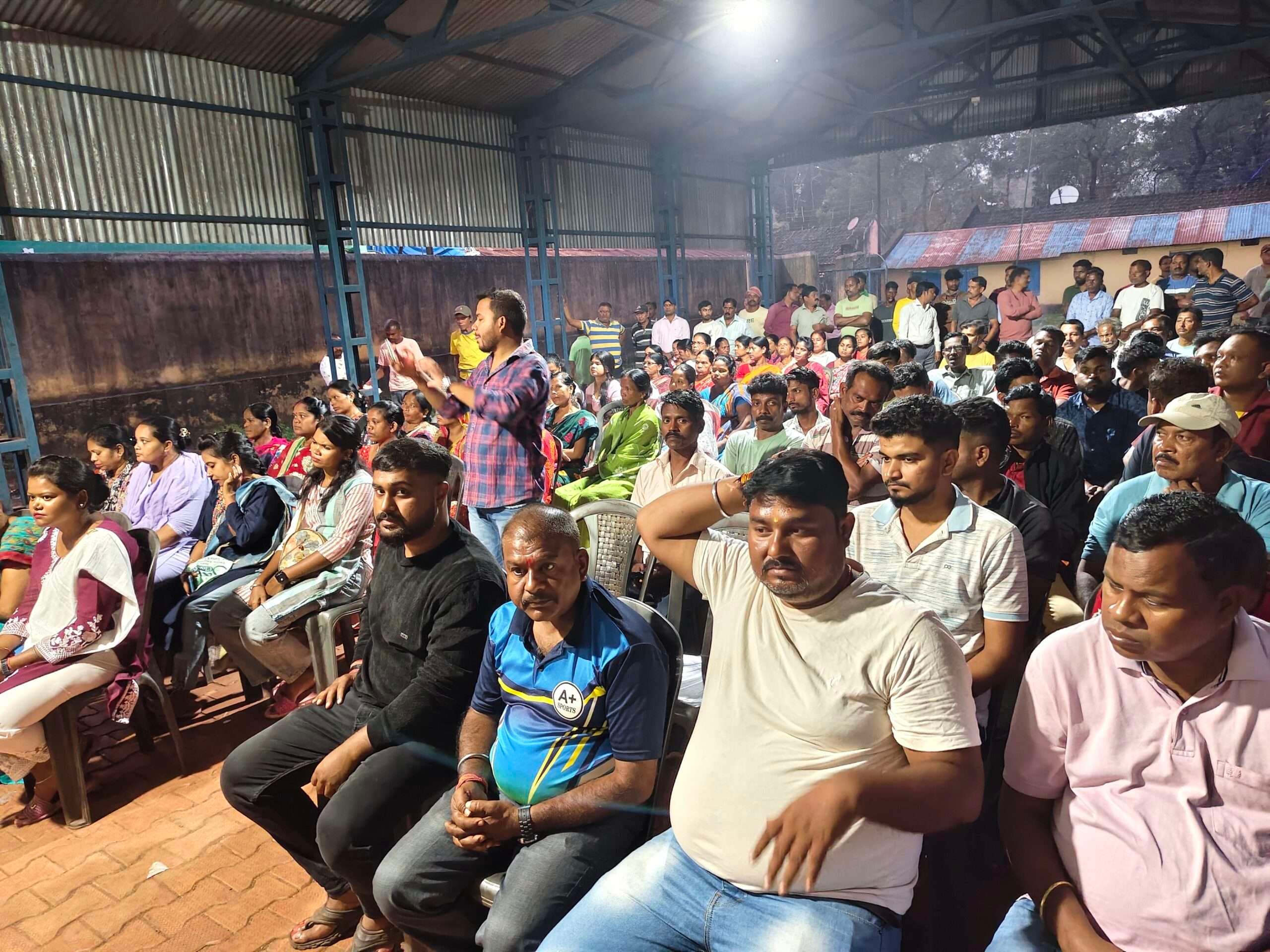 Chaibasa News : गुवा सेल प्रबंधन के खिलाफ मजदूरों ने खोला मोर्चा