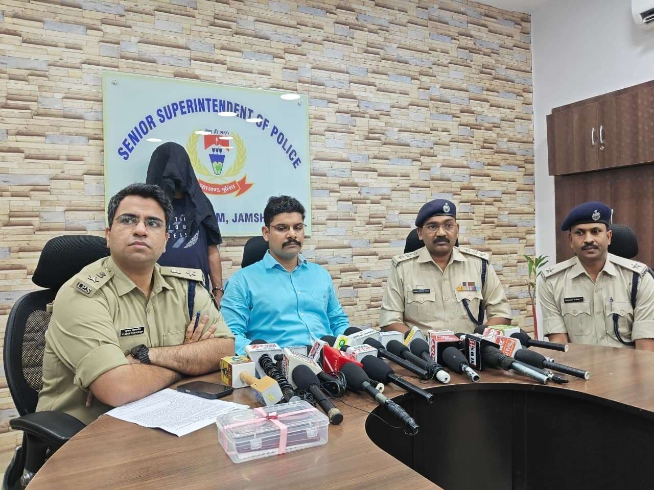 Jamshedpur News : रिंकू सेठ मैसेंजर से मांग रहा था रंगदारी, अमरनाथ गिरोह को फिर से तैयार करने की थी तैयारी