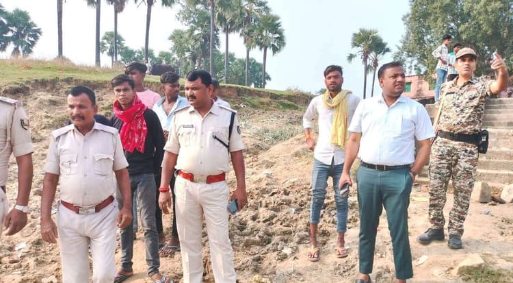 बीडीओ और थानाध्यक्ष ने छठ घाटों का किया निरीक्षण