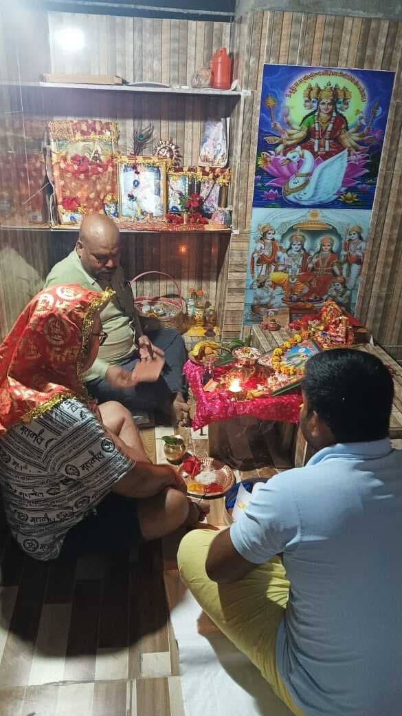 श्रद्धा पूर्वक लोगों ने की चित्रगुप्त पूजा