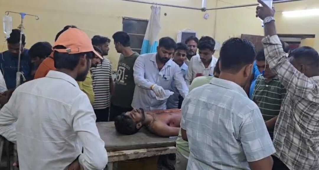 मांझा में वॉलीबॉल खेलने के विवाद में युवक पर चाकू से हमला, हालत गंभीर
