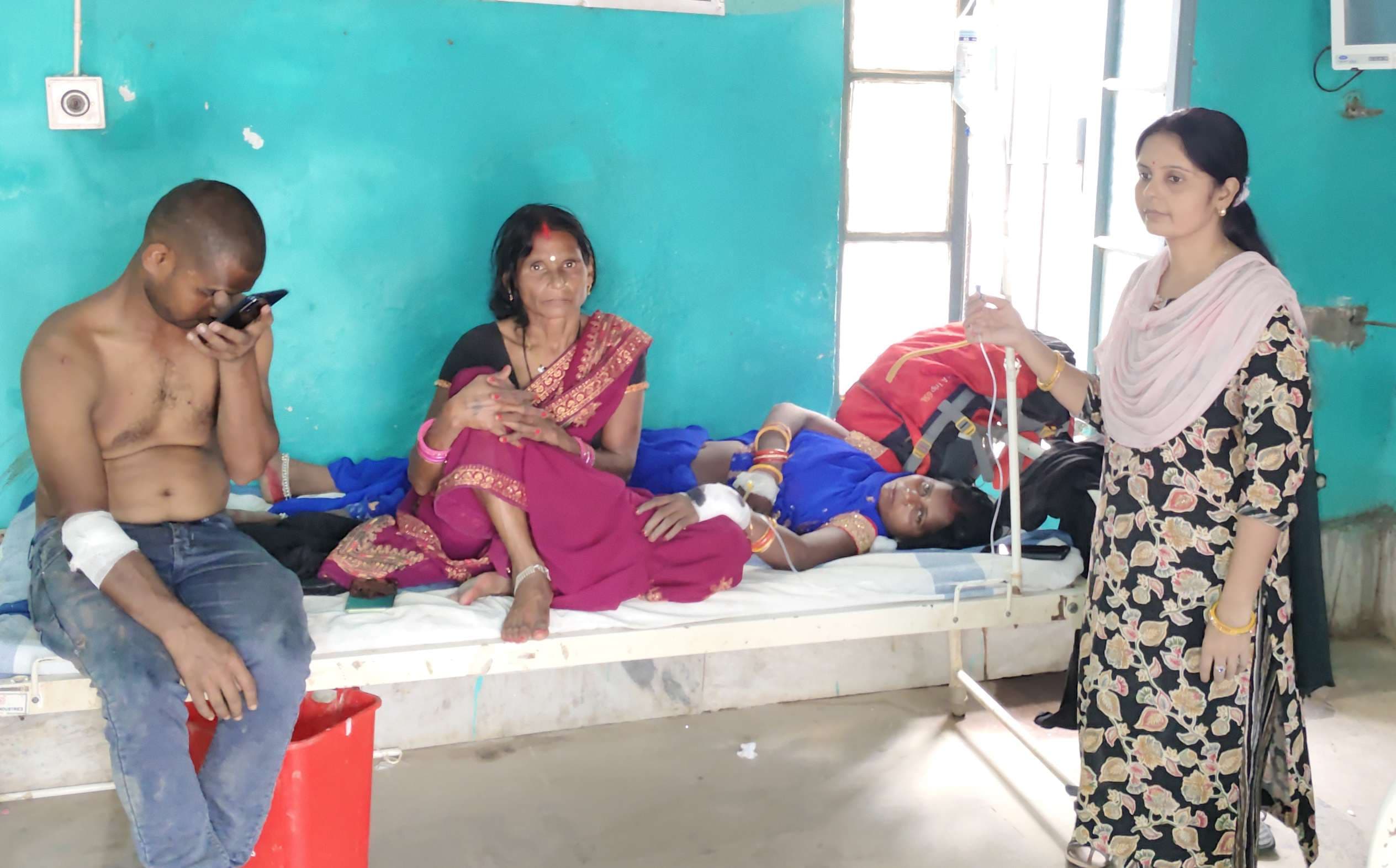 जुगाड़ वाहन से टक्कर में ऑटो सवार पांच लोग गंभीर रूप से घायल