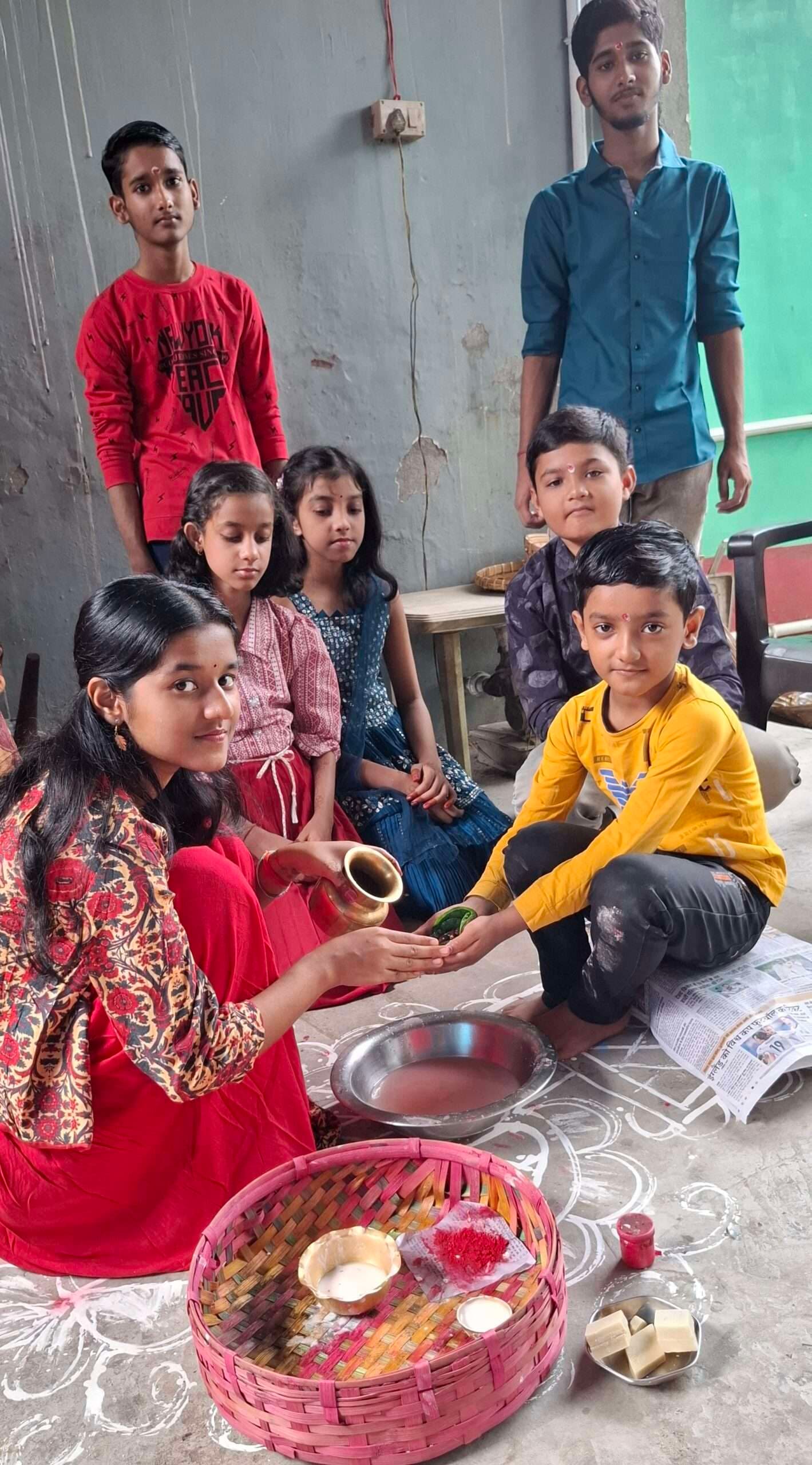 भातृ द्वितीया पर बहनों ने मांगी भाइयों के महाबली होने की दुआ