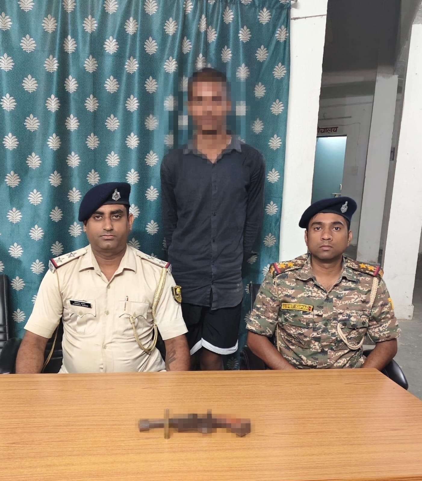 Sitamarhi : सहियारा में आर्म्स के साथ शातिर बदमाश गिरफ्तार