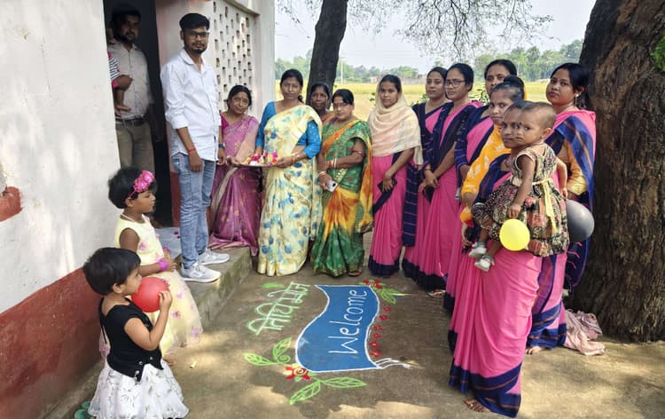 महेशपुर में नन्हे बच्चों का तिथि भोज समारोह