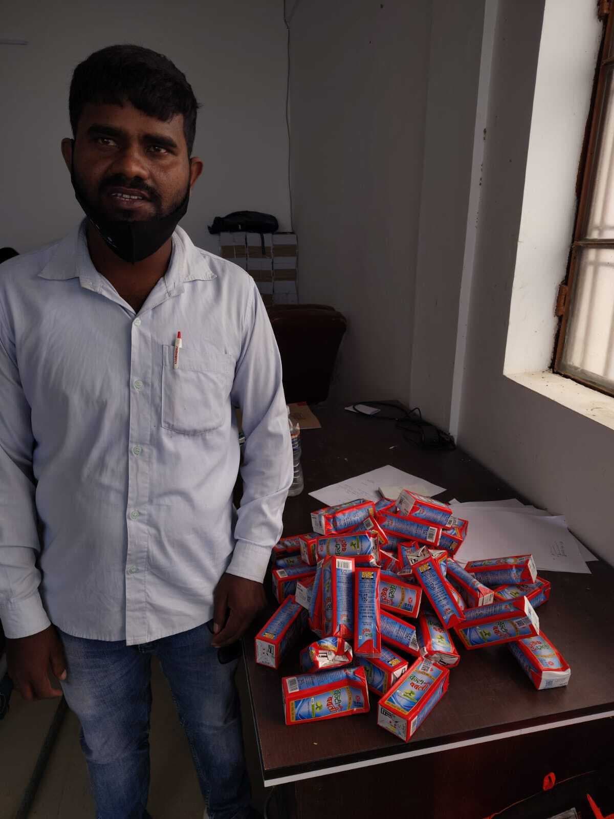 गोपालपुर में शराब तस्कर गिरफ्तार, 89 लीटर शराब व बाइक बरामद