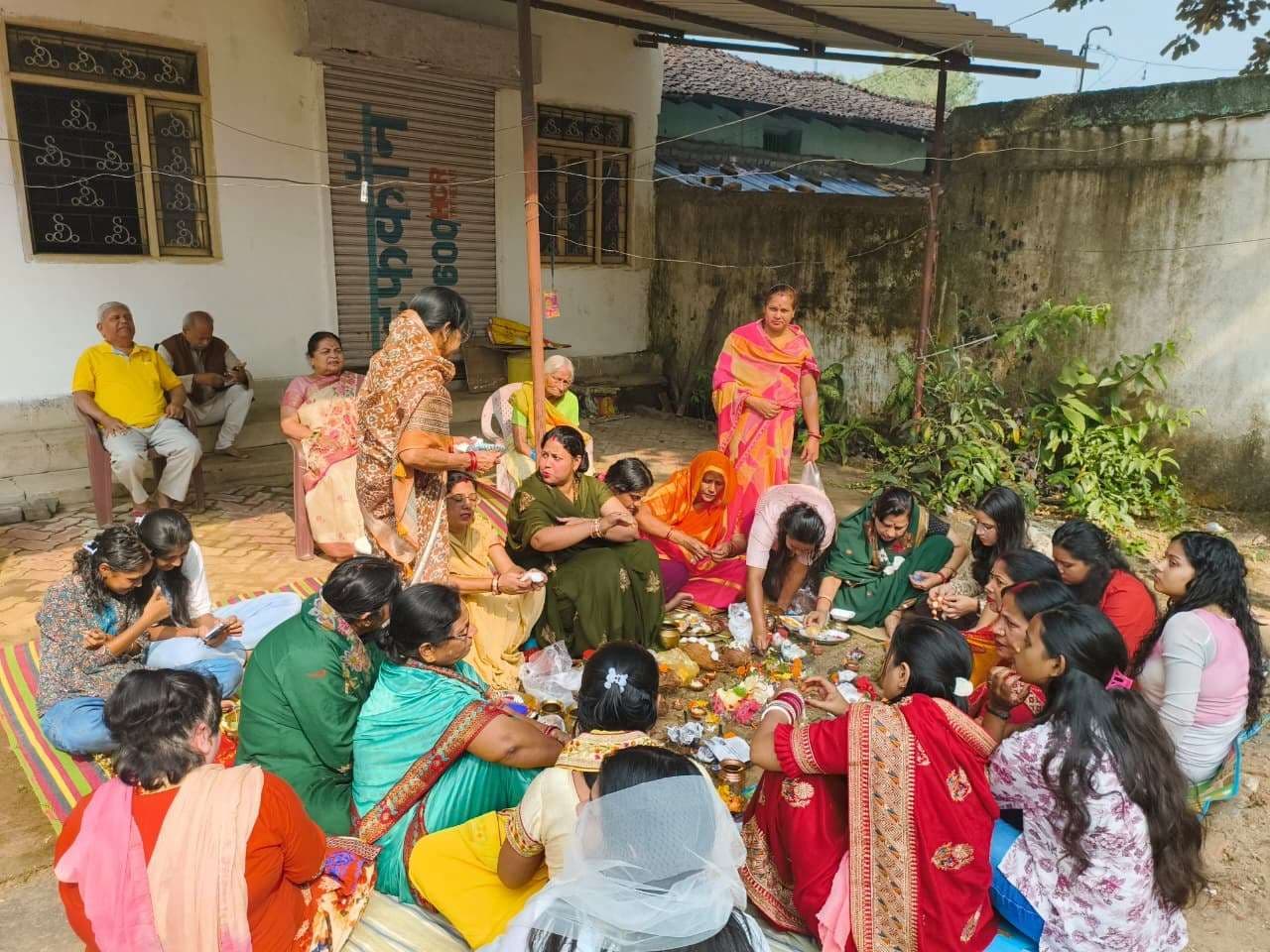 भाई दूज में बहनों ने की भाई की लंबी उम्र की कामना