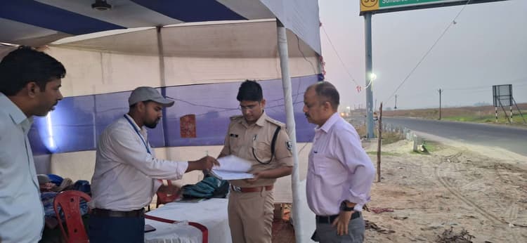 डीएम व एसपी ने एसएसटी प्वाइंट का किया निरीक्षण