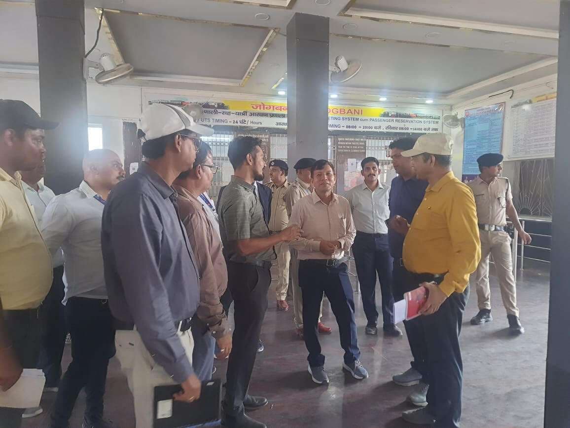 स्टेशन पर यात्रियों को नहीं हो परेशानी : डीआरएम