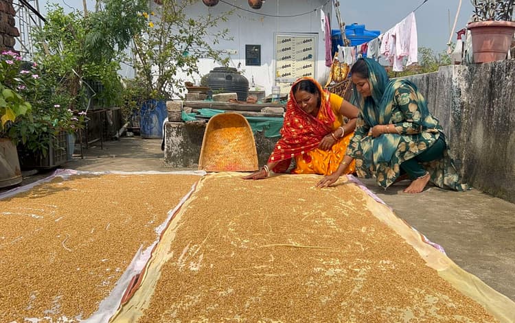 तोरपा के छठ घाट में अर्घ के बाद होगी गंगा आरती