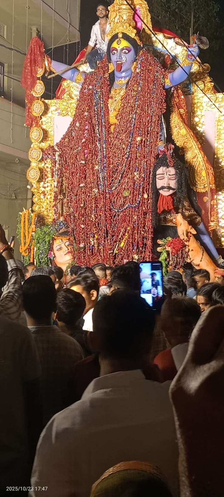 मां काली की प्रतिमाओं का किया विसर्जन