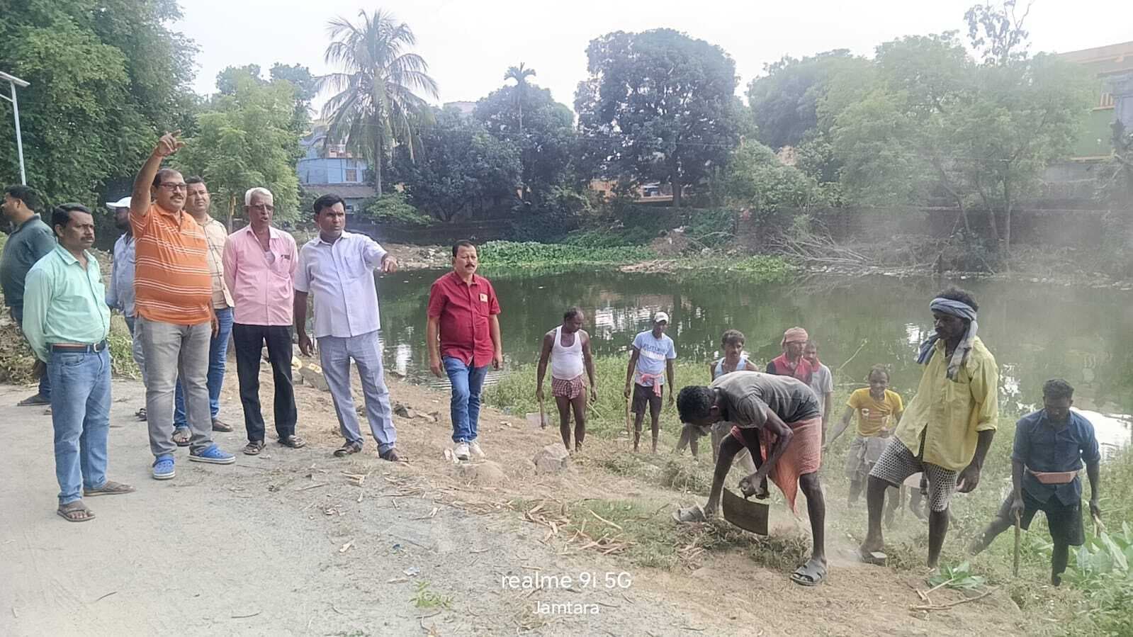 जामताड़ा में छठ घाटों के सफाई कार्य में आयी तेजी