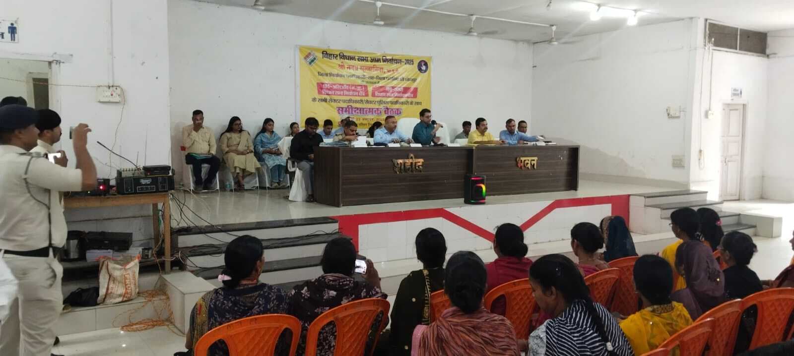 मतदान के दौरान सभी बूथों की होगी सतत निगरानी : डीएम