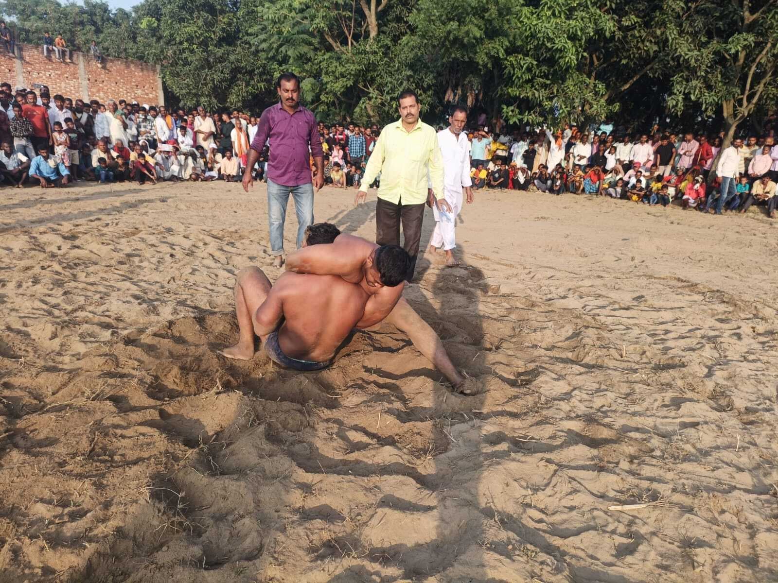 बनारस के लकड़ पहलवान ने नेपाल के पंकज को दी पटखनी