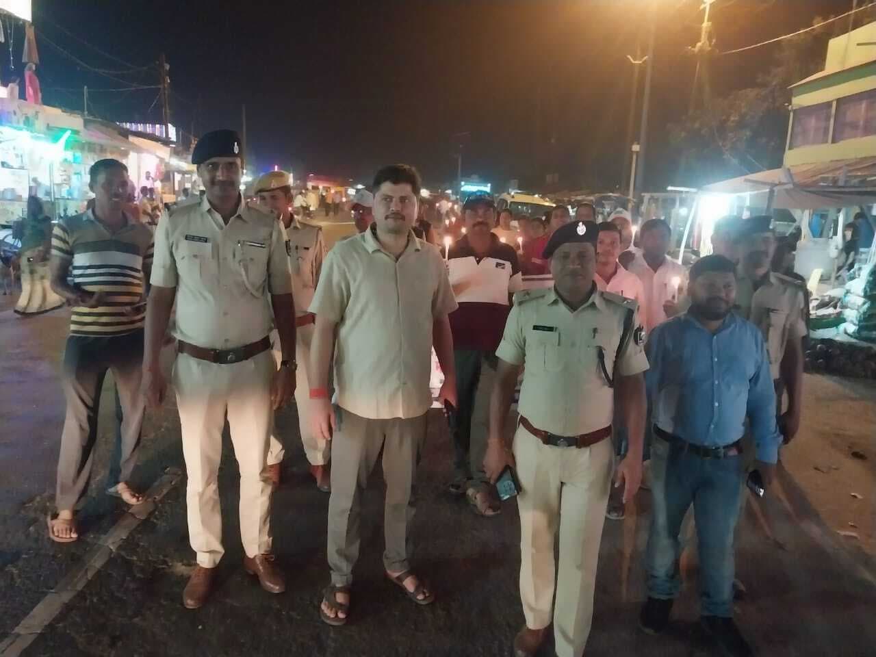 कैंडल मार्च निकाल मतदाताओं को किया गया जागरूक