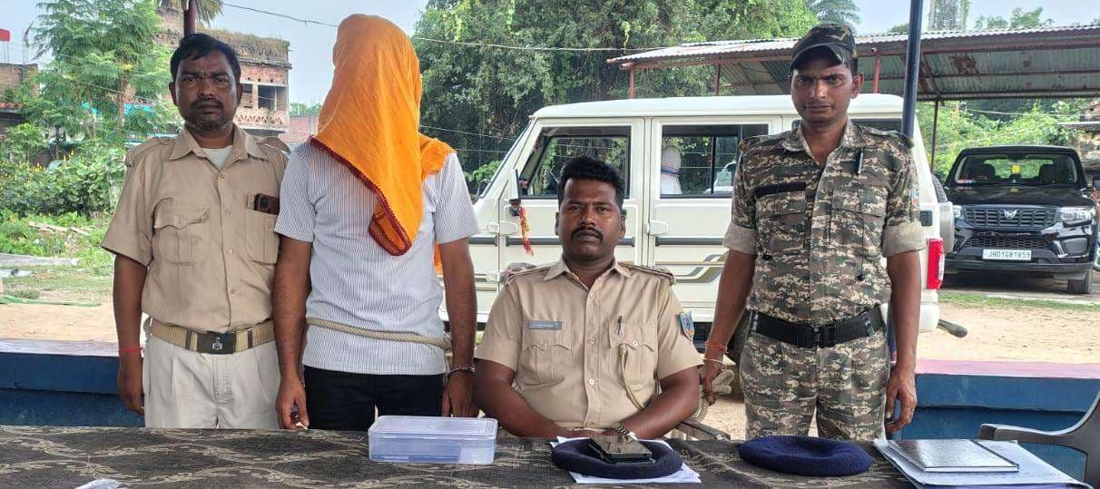 माइक्रोफिनांस कर्मी से लूट में तीसरे आरोपी को पुलिस ने दबोचा