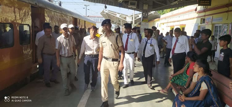 स्टेशन की साफ-सफाई पर दें विशेष ध्यान : डीआरएम