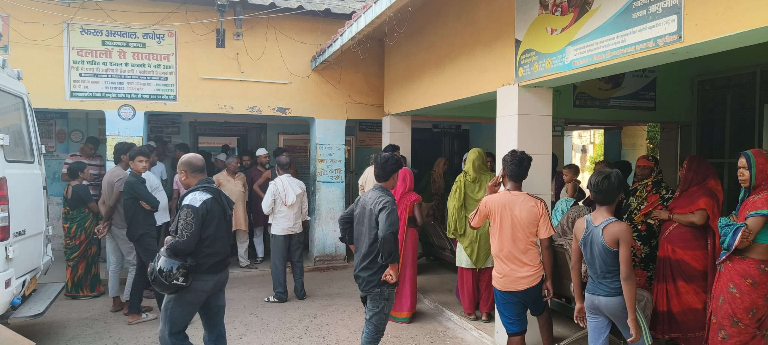 कंटेनर ने ई-रिक्शा में मारी टक्कर, चालक घायल