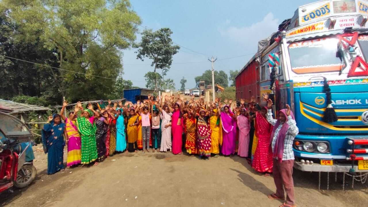 Deoghar News : घायल के परिजन ने मुआवजे की मांग पर तीन घंटे किया धरना-प्रदर्शन