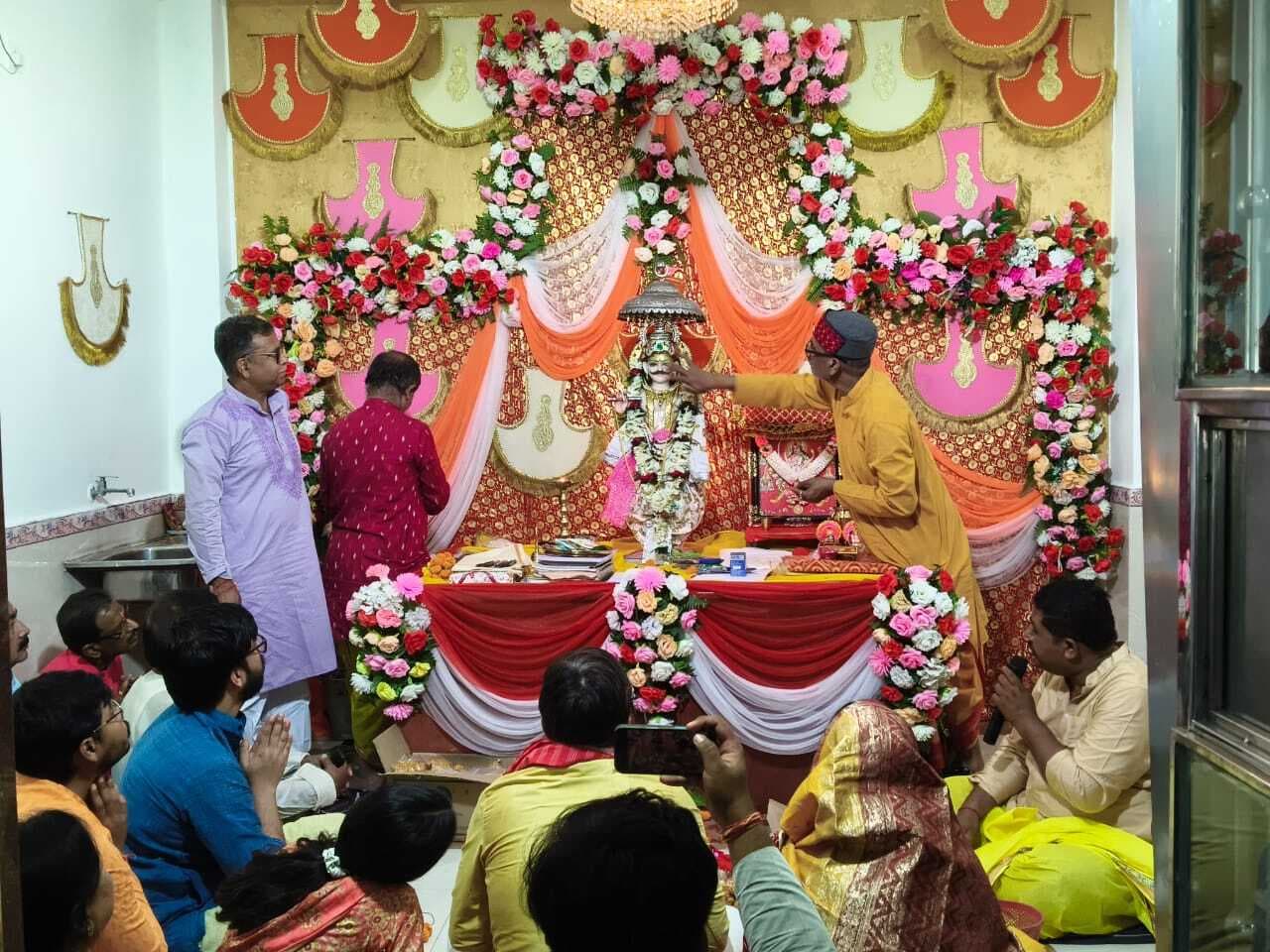 भगवान चित्रगुप्त की पूजा-अर्चना में उमड़े श्रद्धालु