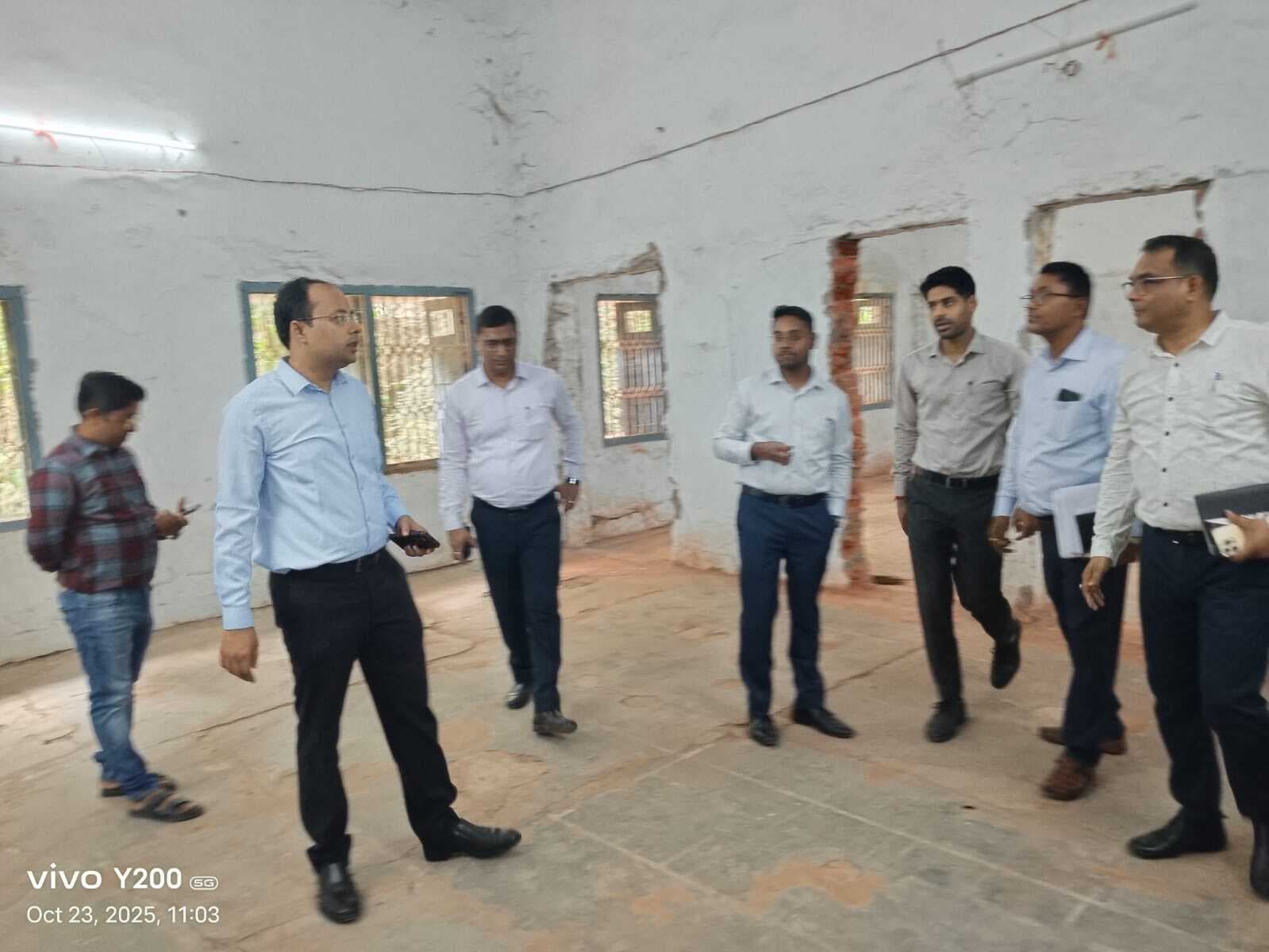 मतदानकर्मियों के प्रस्थान के लिए सुगम मार्ग चिह्नित करें -प्रेक्षक