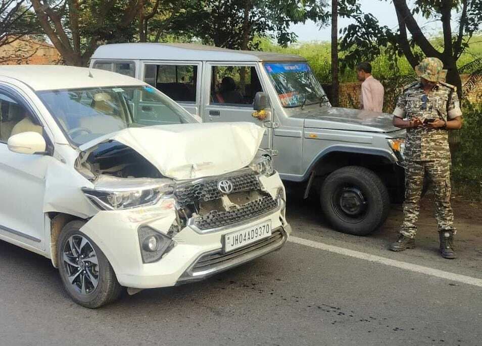 कार ने बस को मारी टक्कर, कोई हताहत नहीं