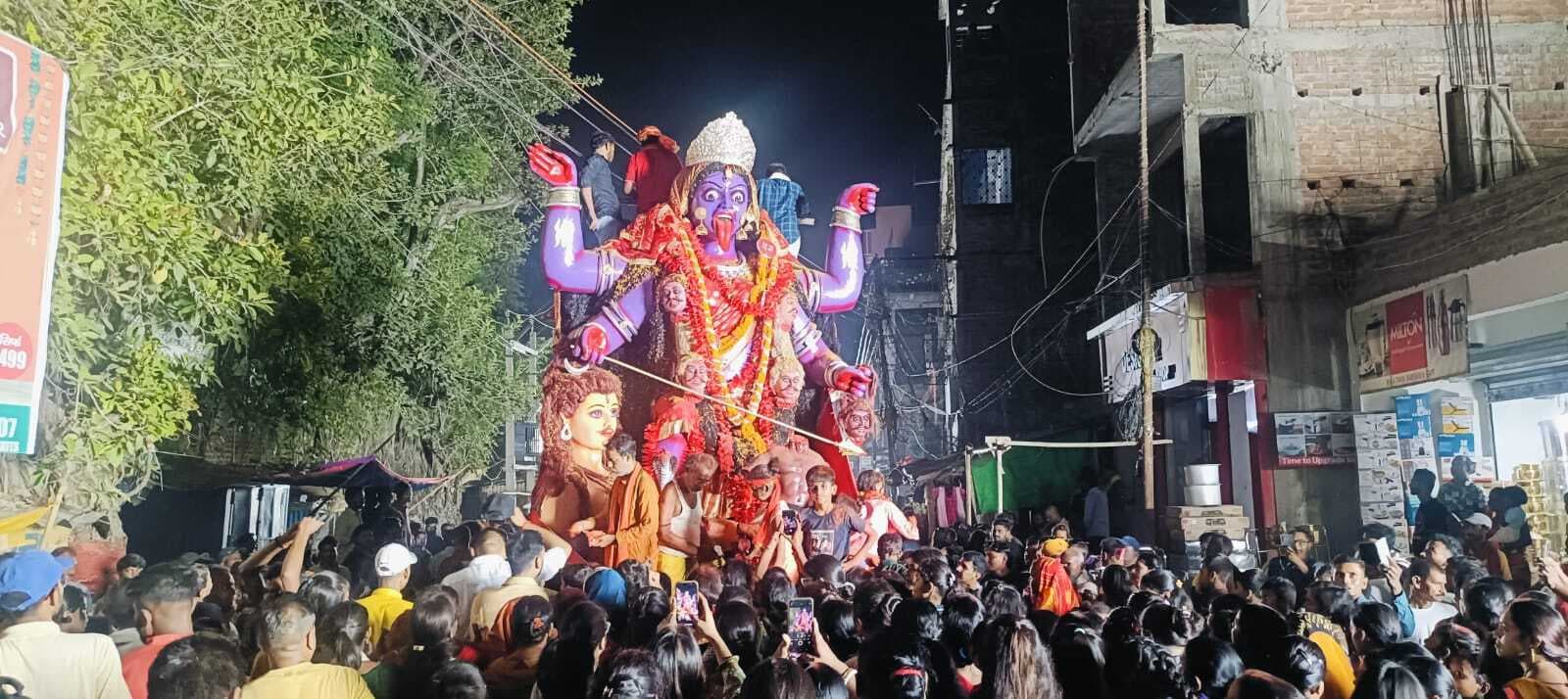 बम काली की विसर्जन शोभायात्रा में उमड़ा आस्था का सैलाब