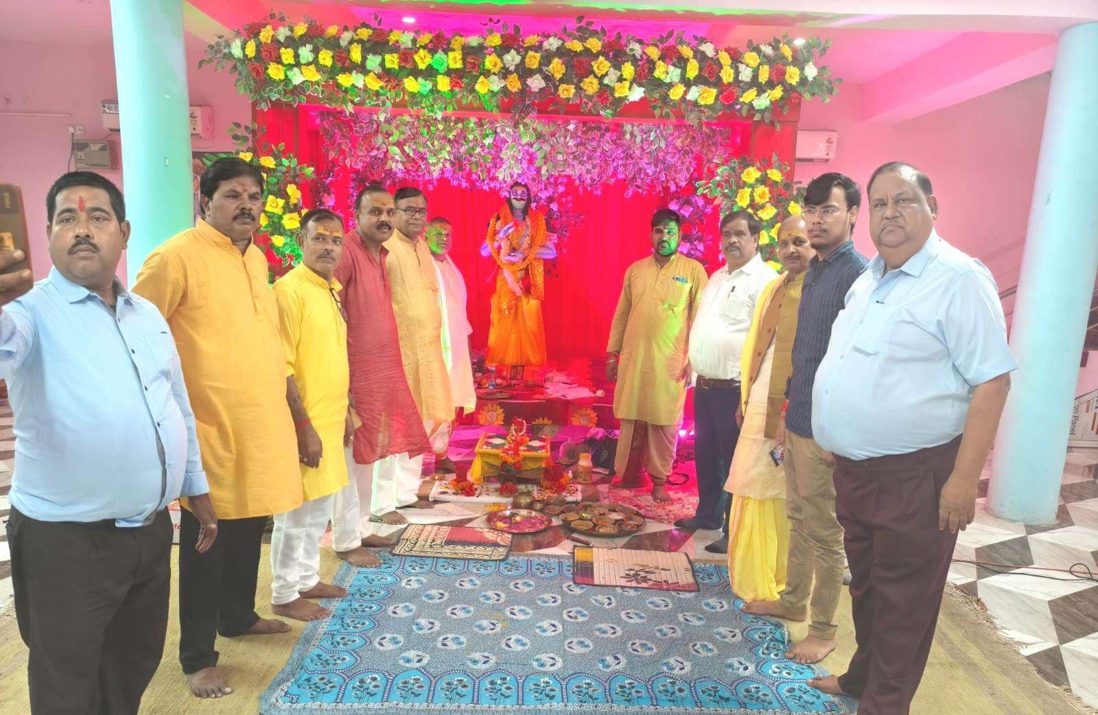 हर्षोल्लास के साथ की गयी ज्ञान और बुद्धि के देवता  चित्रगुप्त की पूजा