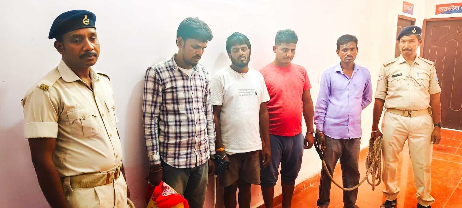 करमाटांड़ के मुरलीडीह में जुआ खेलते चार युवक गिरफ्तार, भेजा जेल