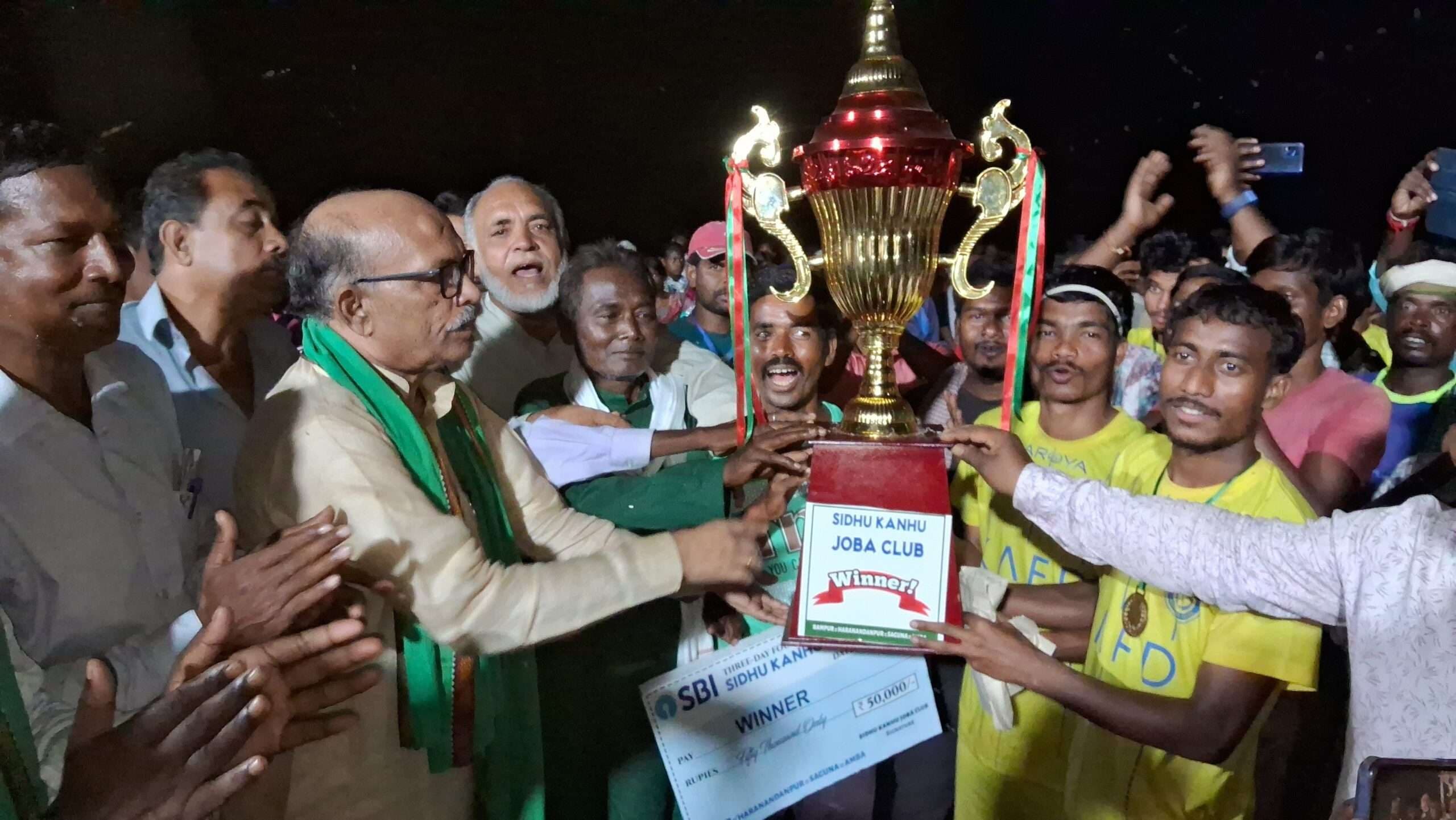 हांसदा एफसी बना फुटबॉल टूर्नामेंट का विजेता, मिले 50 हजार रुपये