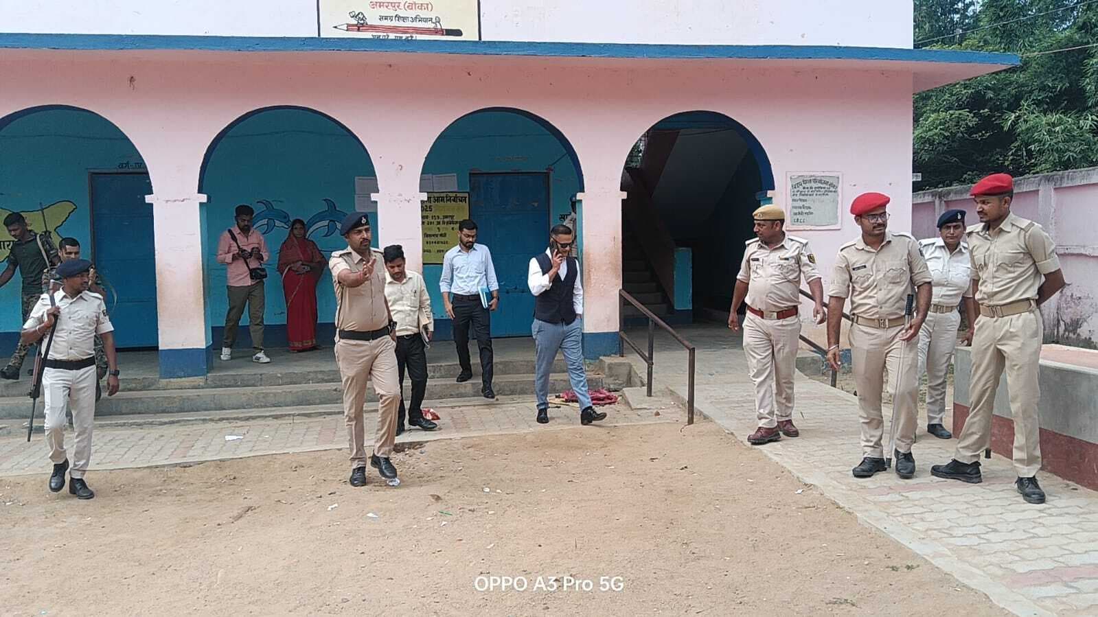 सामान्य प्रेक्षक ने विभिन्न मतदान केंद्रों का किया निरीक्षण, मतदान प्रतिशत बढ़ाने का दिया निर्देश