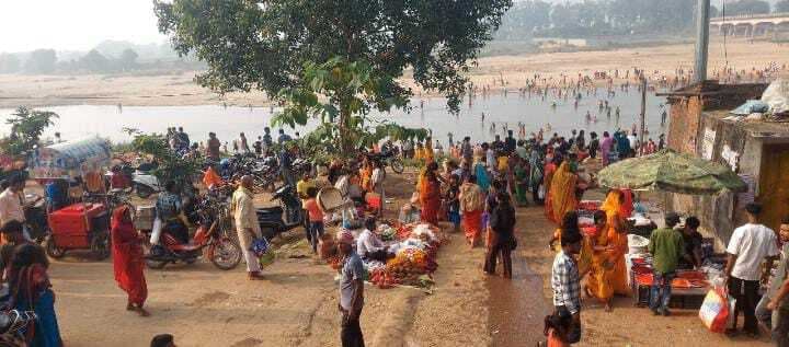 छठ व्रतियों ने किऊल नदी में लगायी आस्था की डुबकी