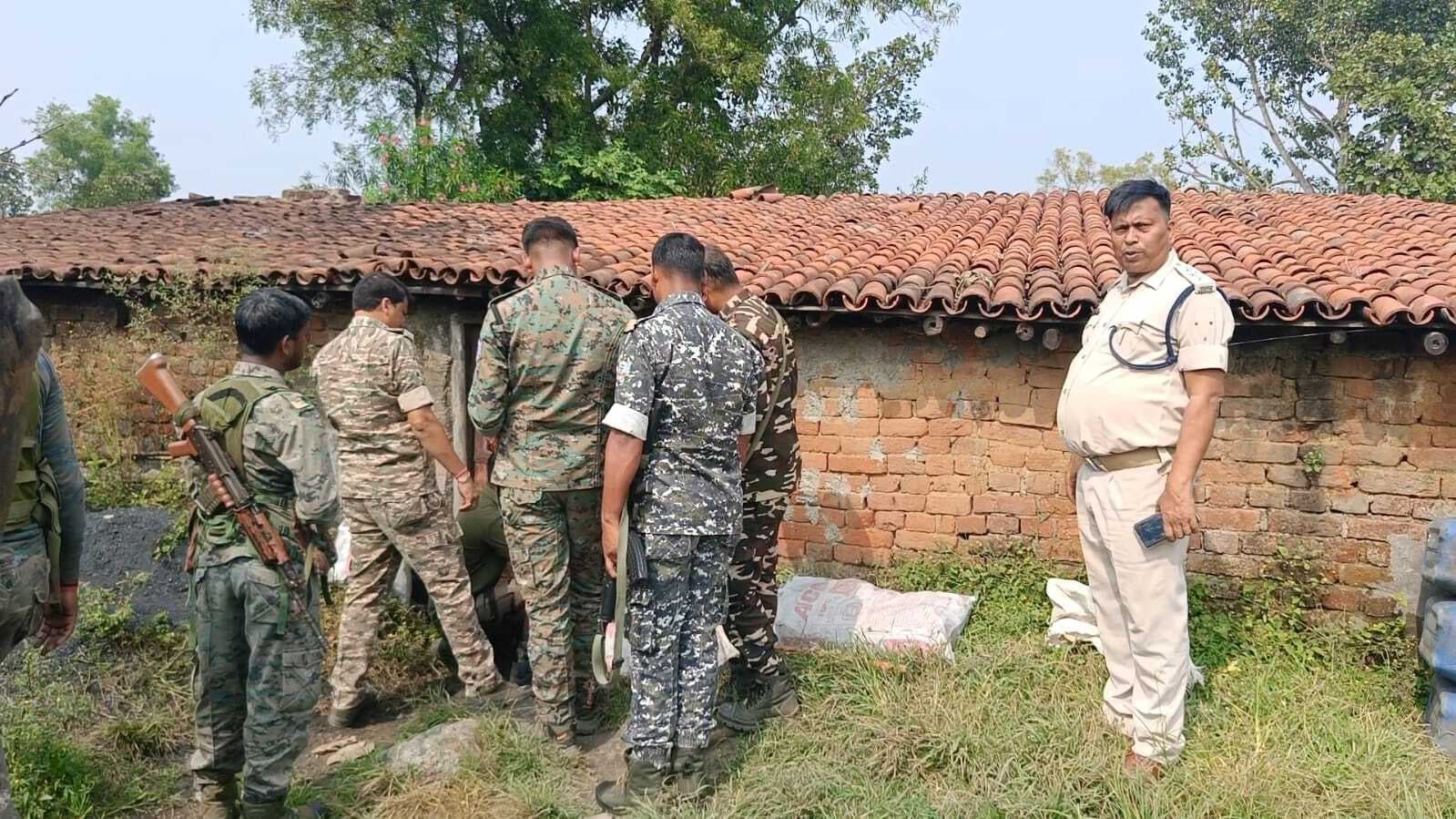 Giridih News: अवैध शराब कारोबार के खिलाफ छापेमारी, भारी मात्रा में शराब जब्त