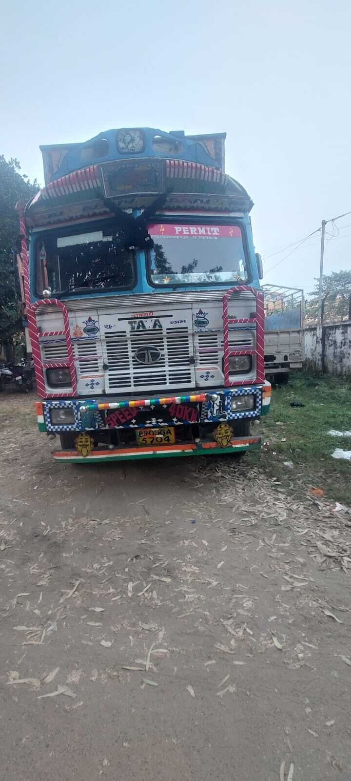 Giridih News: दो ओवरलोड ट्रक को पकड़कर किया सरिया पुलिस के हवाले