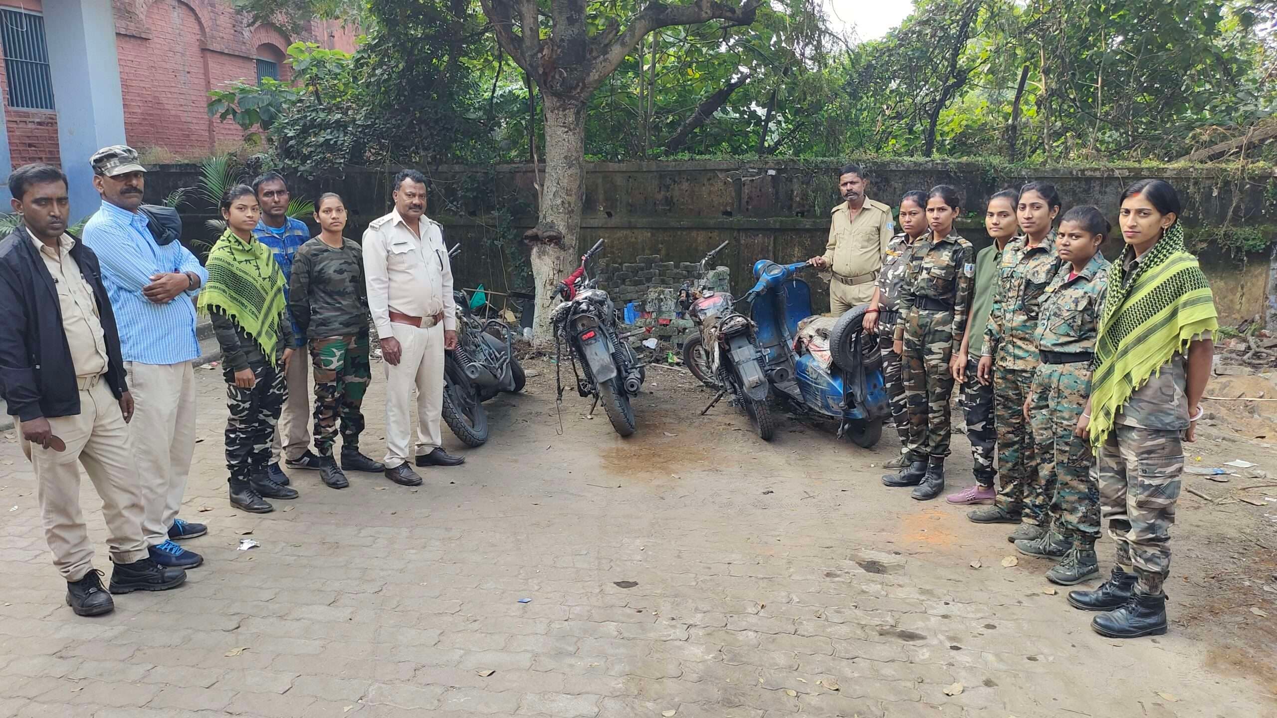 Giridih News: छापेमारी में कोयला लदी चार बाइक जब्त